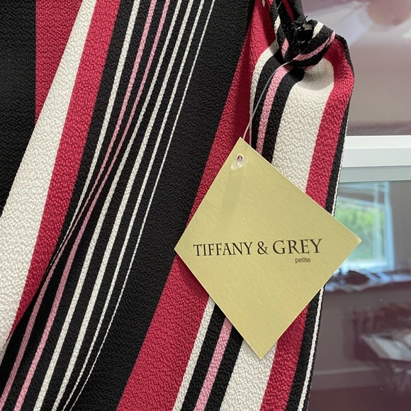 Women’s Tiffany and Grey Top; Size Large Petite; NWT NEVER WORN - Picture 4 of 4